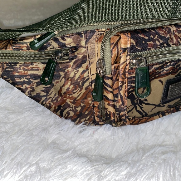 Camo Beltbag/Fanny pack in New Condition - Picture 4 of 6